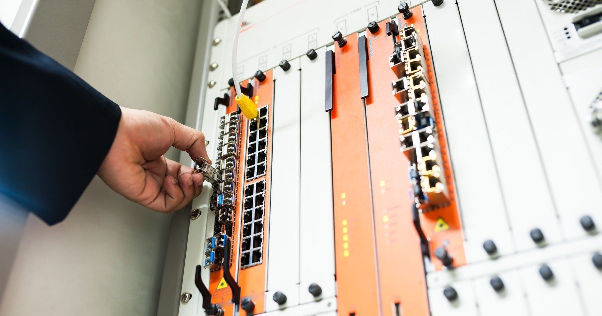 How Does Internet Routing Decide Where Data Should Travel?