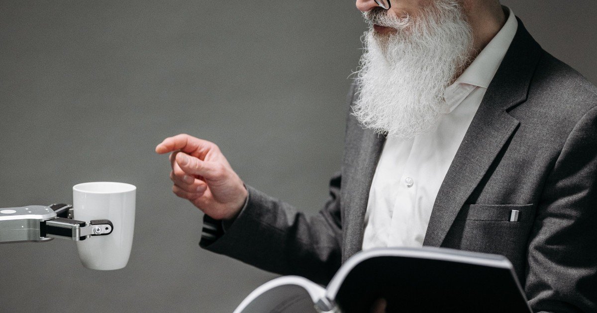 How Does Artificial Intelligence Learn From Data?